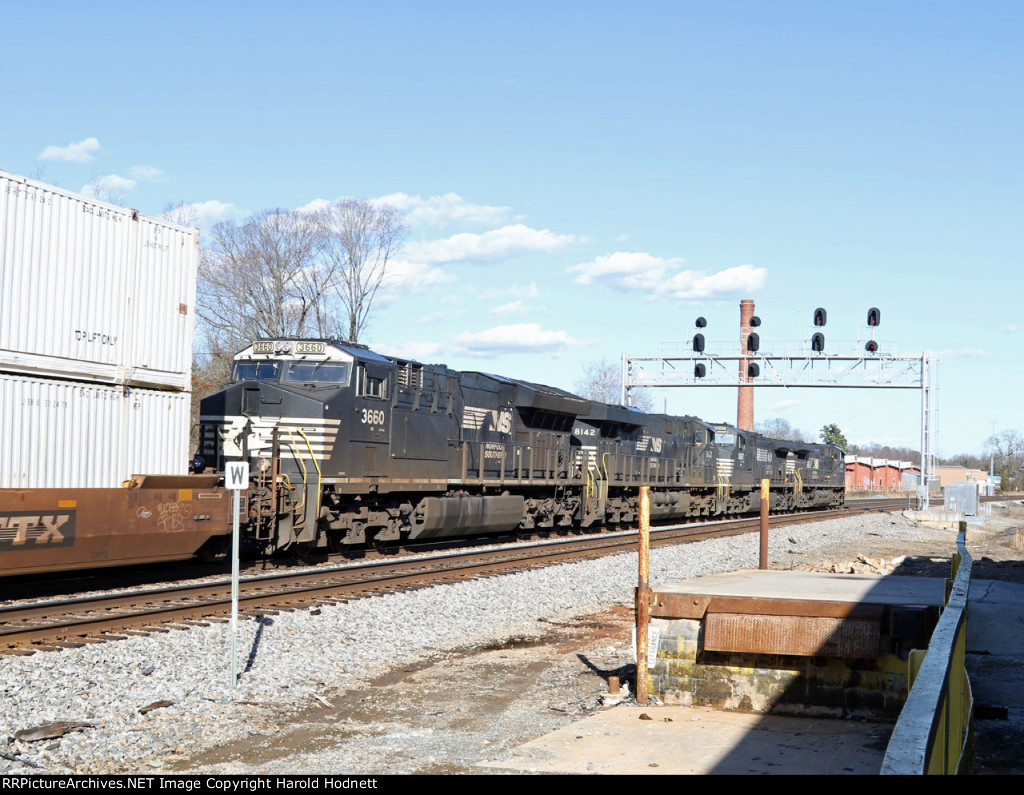 NS 3660 is the last of 4 GE's on train 28R